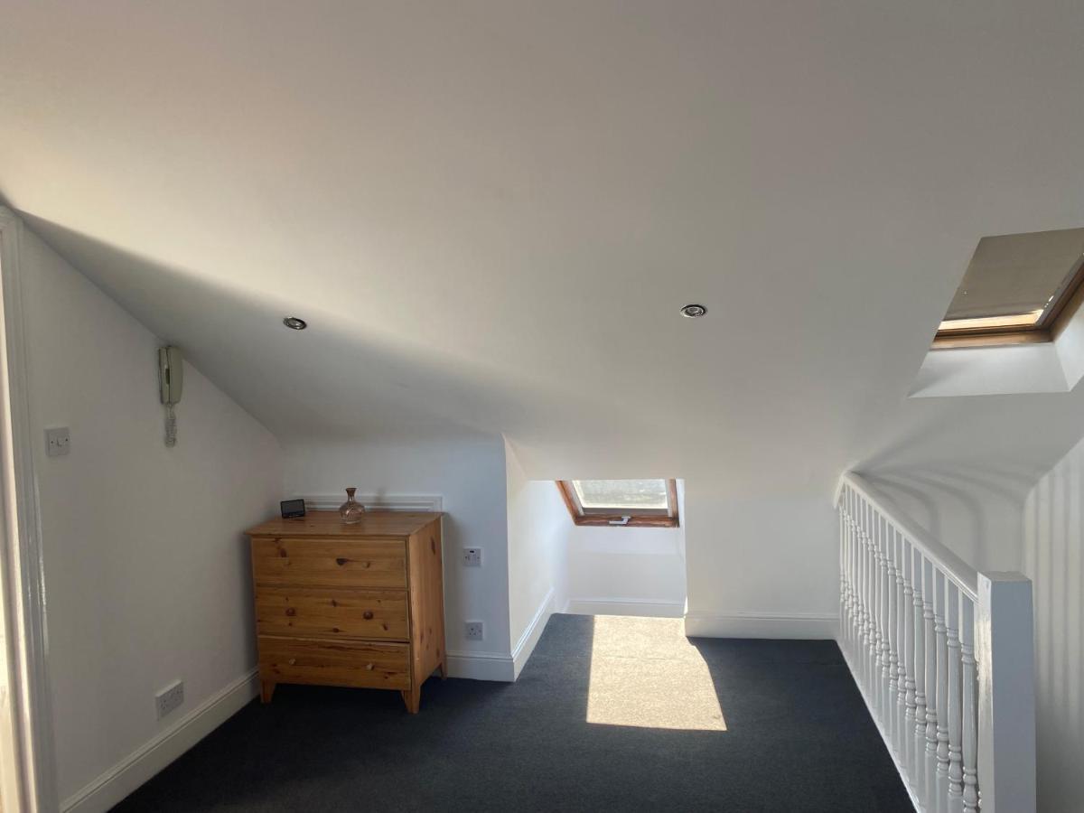 Flat Apartment *